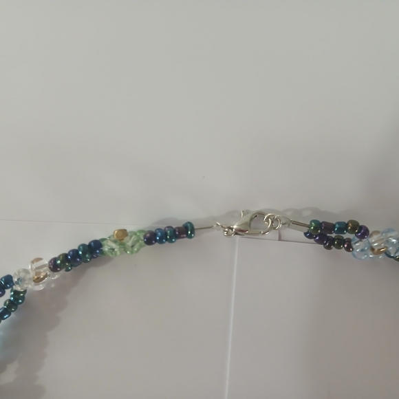 Elegant Multicolor Beaded Necklace - Picture 3 of 4